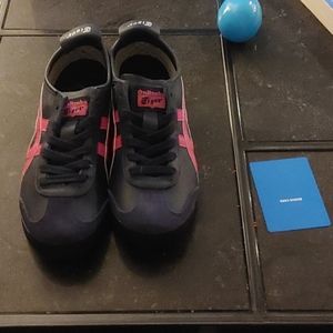 Onitsuka Tiger Neon Pink